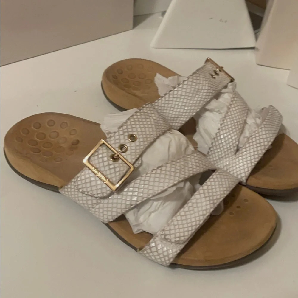 Voinic soft cream color sandals with Velcro to adjust the size.